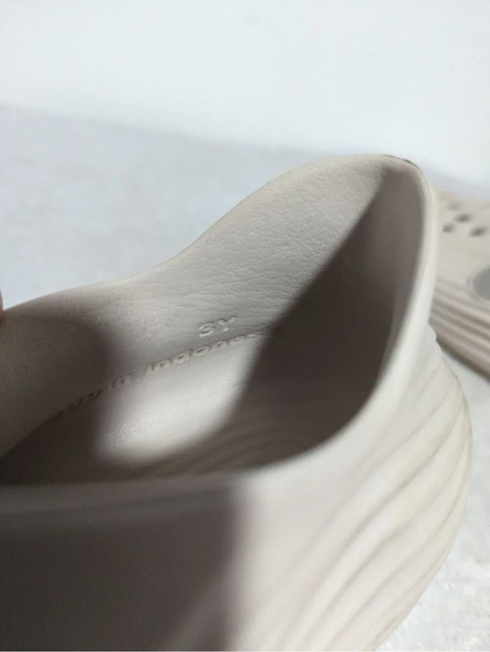 Nike ReactX Rejuven8 Kids Size 3Y Beige Foam Slip On Shoes